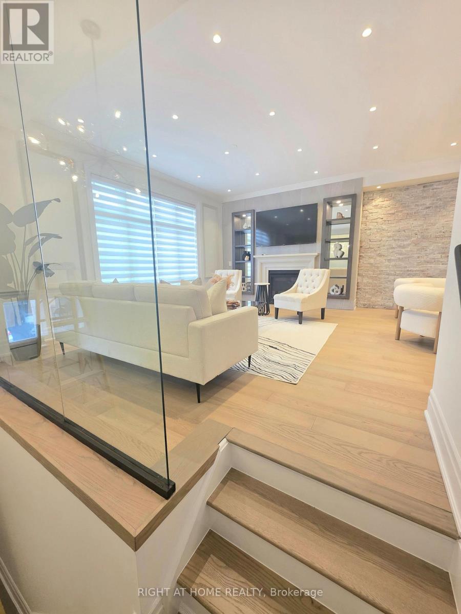 2251 Khalsa Gate E, Oakville, Ontario  L6M 1P4 - Photo 5 - W12500192