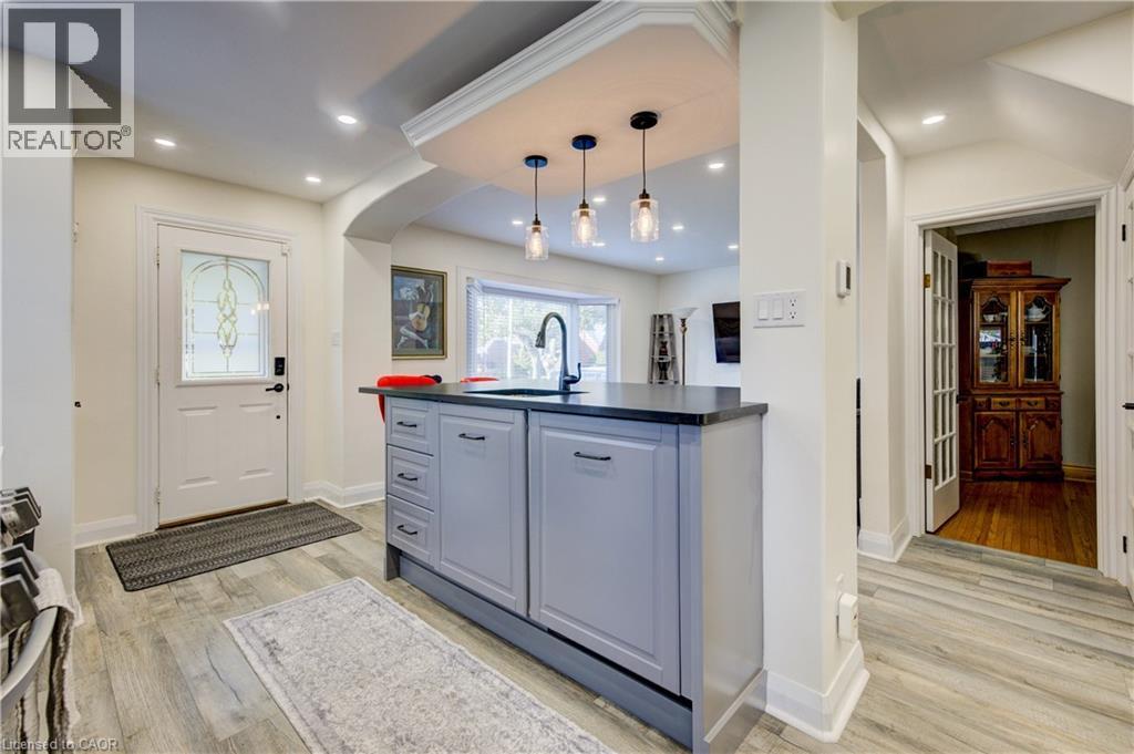 129 Talbot Street, Kitchener, Ontario  N2M 2B2 - Photo 11 - 40784932