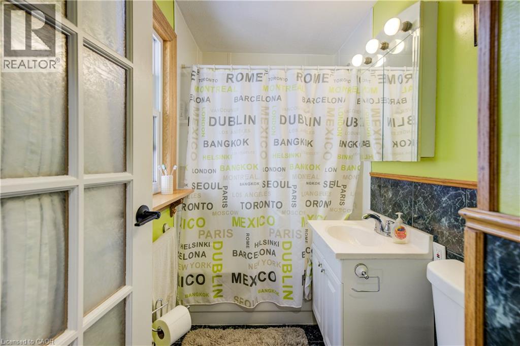 129 Talbot Street, Kitchener, Ontario  N2M 2B2 - Photo 22 - 40784932