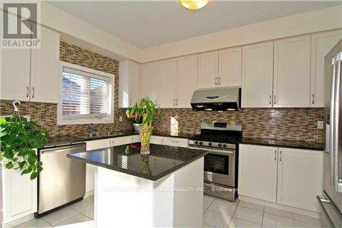 81 Serano Crescent, Richmond Hill, Ontario  L4E 0R7 - Photo 10 - N12500222