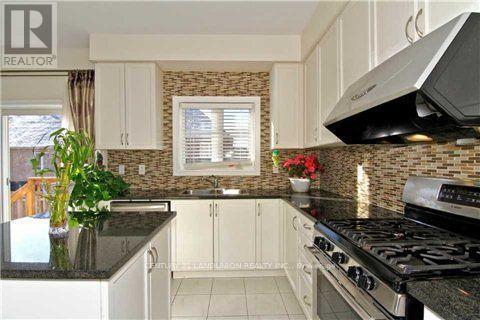 81 Serano Crescent, Richmond Hill, Ontario  L4E 0R7 - Photo 11 - N12500222