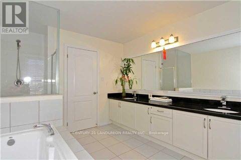 81 Serano Crescent, Richmond Hill, Ontario  L4E 0R7 - Photo 13 - N12500222