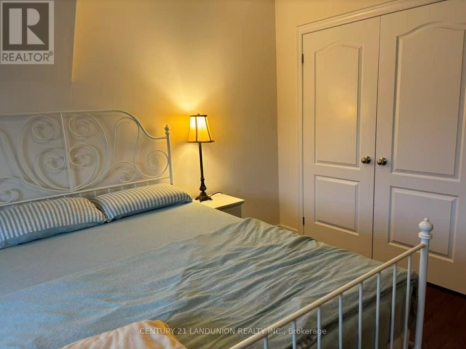 81 Serano Crescent, Richmond Hill, Ontario  L4E 0R7 - Photo 5 - N12500222