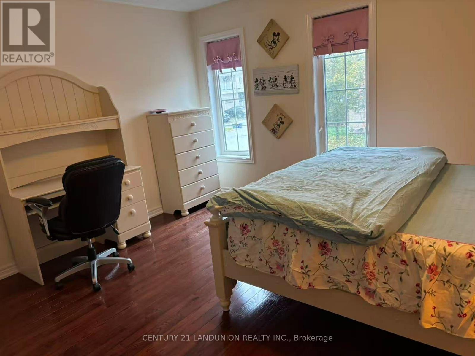 81 Serano Crescent, Richmond Hill, Ontario  L4E 0R7 - Photo 7 - N12500222