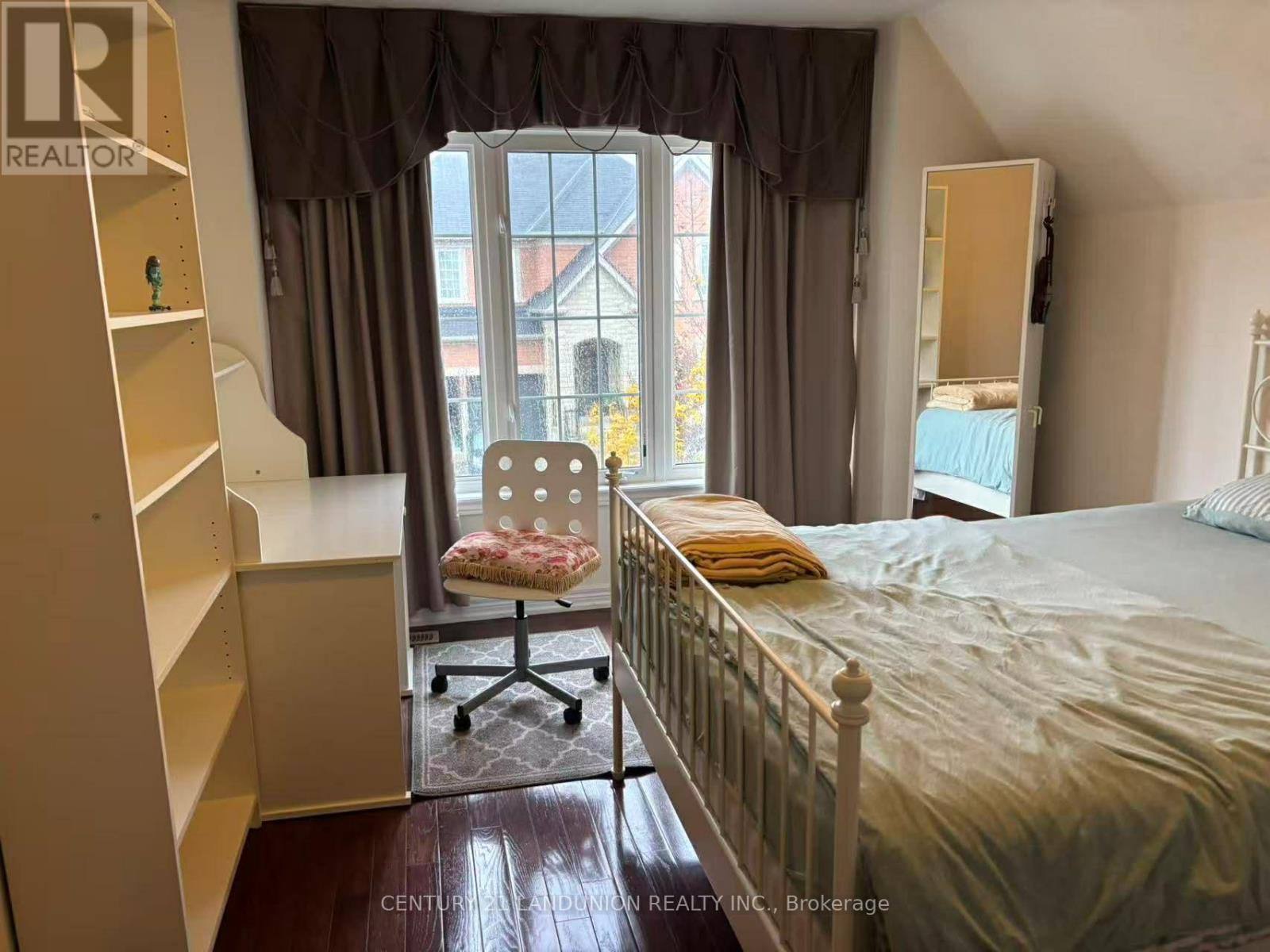 81 Serano Crescent, Richmond Hill, Ontario  L4E 0R7 - Photo 8 - N12500222