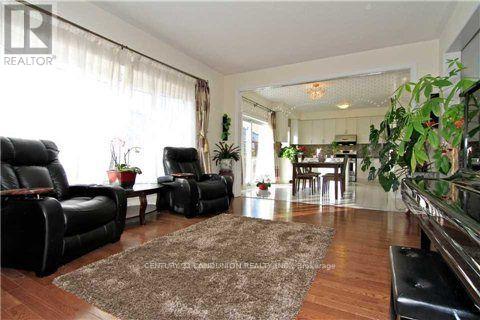 81 Serano Crescent, Richmond Hill, Ontario  L4E 0R7 - Photo 9 - N12500222