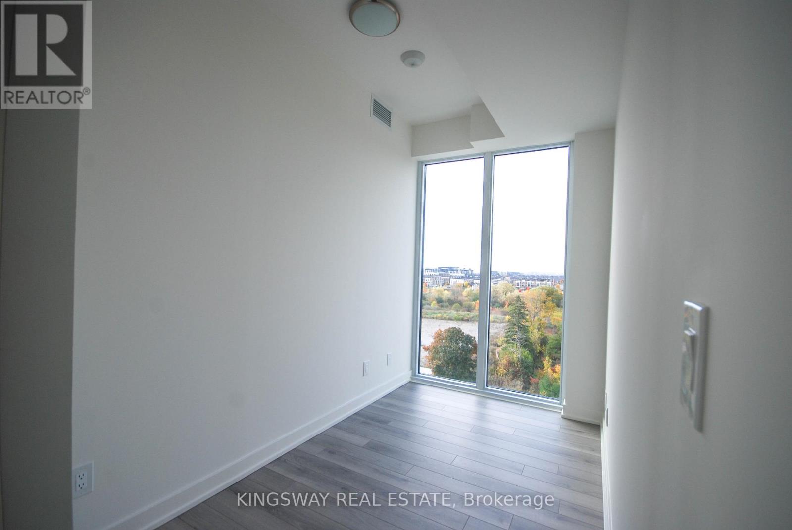 708 - 3071 Trafalgar Road, Oakville, Ontario  L6H 8C6 - Photo 3 - W12500166