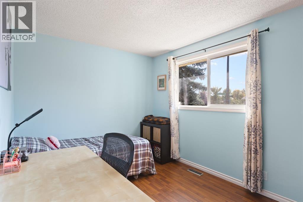 7 Erin Park Bay Se, Calgary, Alberta  T2A 2V4 - Photo 13 - A2267050