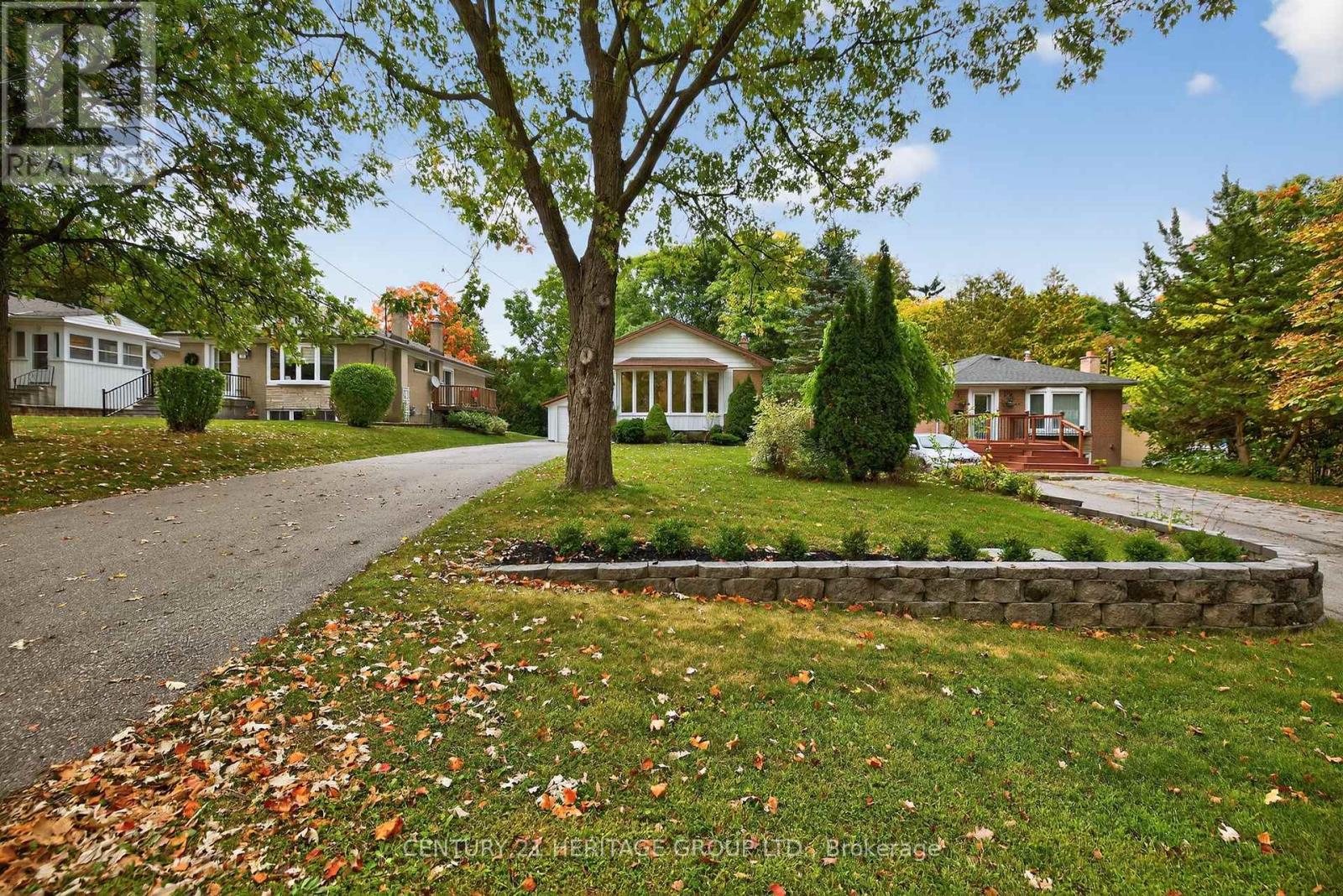 49 Bayview Parkway, Newmarket, Ontario  L3Y 3W2 - Photo 2 - N12465081