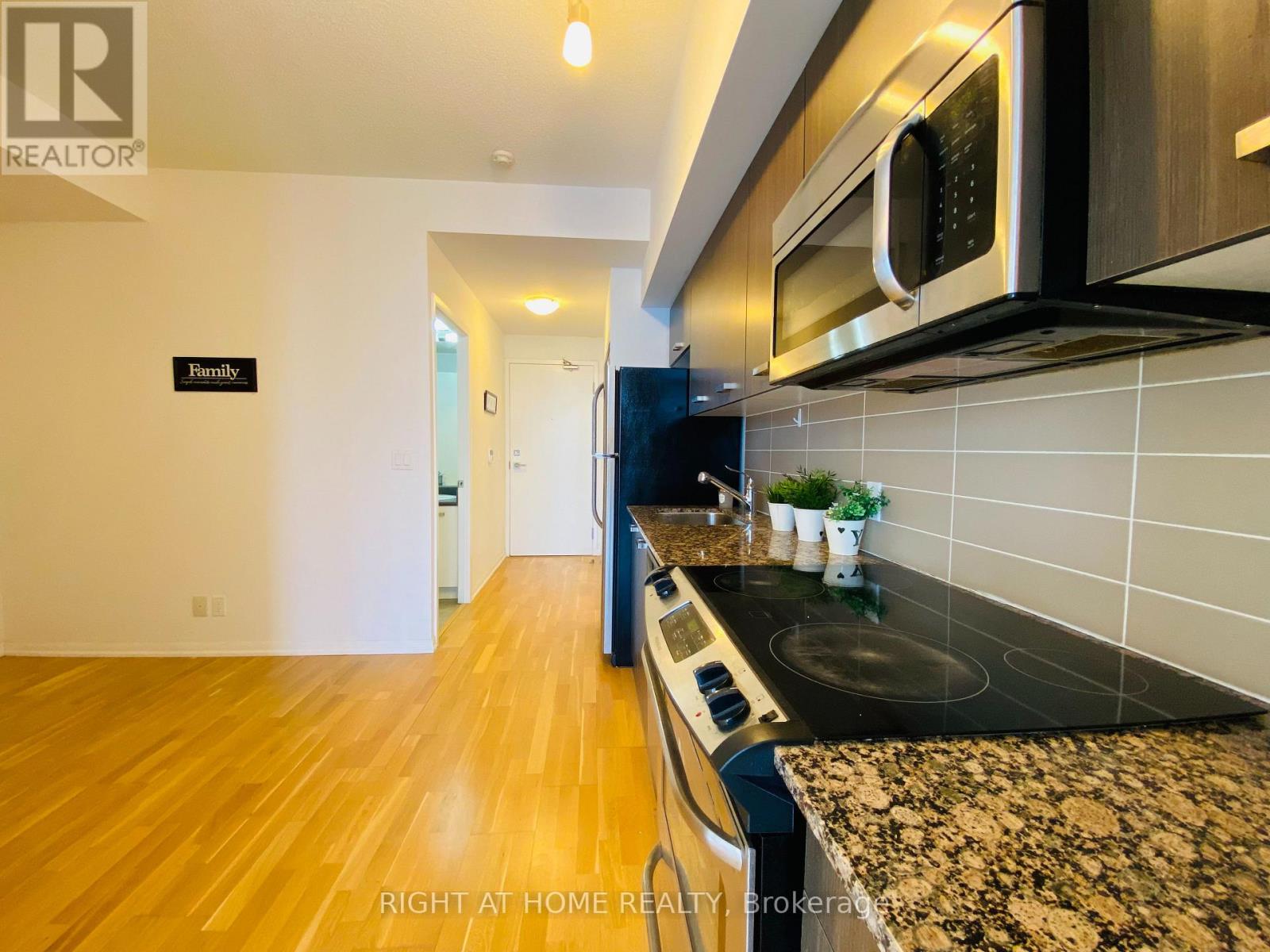 4506 - 832 Bay Street, Toronto, Ontario  M5S 1Z6 - Photo 5 - C12500248