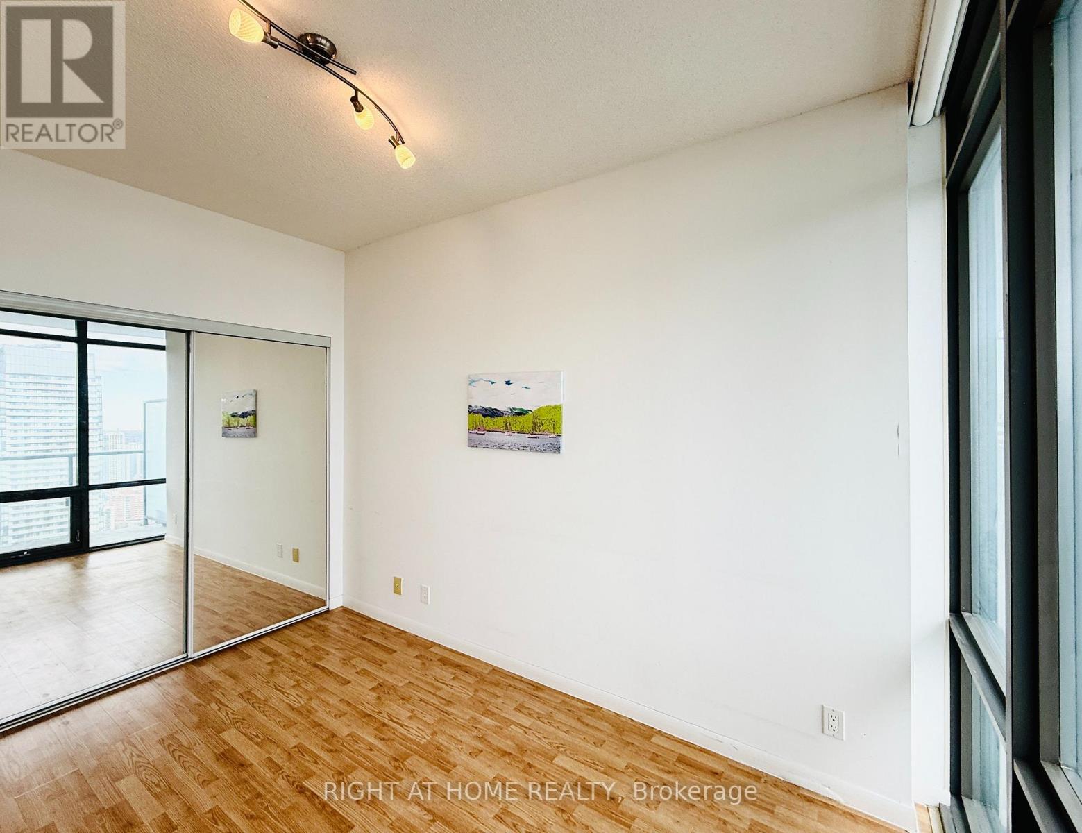 4506 - 832 Bay Street, Toronto, Ontario  M5S 1Z6 - Photo 8 - C12500248