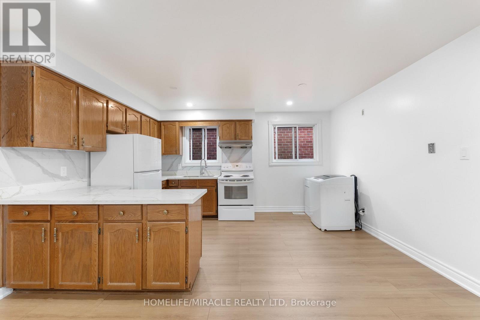 4 Greendowns Drive, Toronto, Ontario  M1M 2G7 - Photo 11 - E12500236