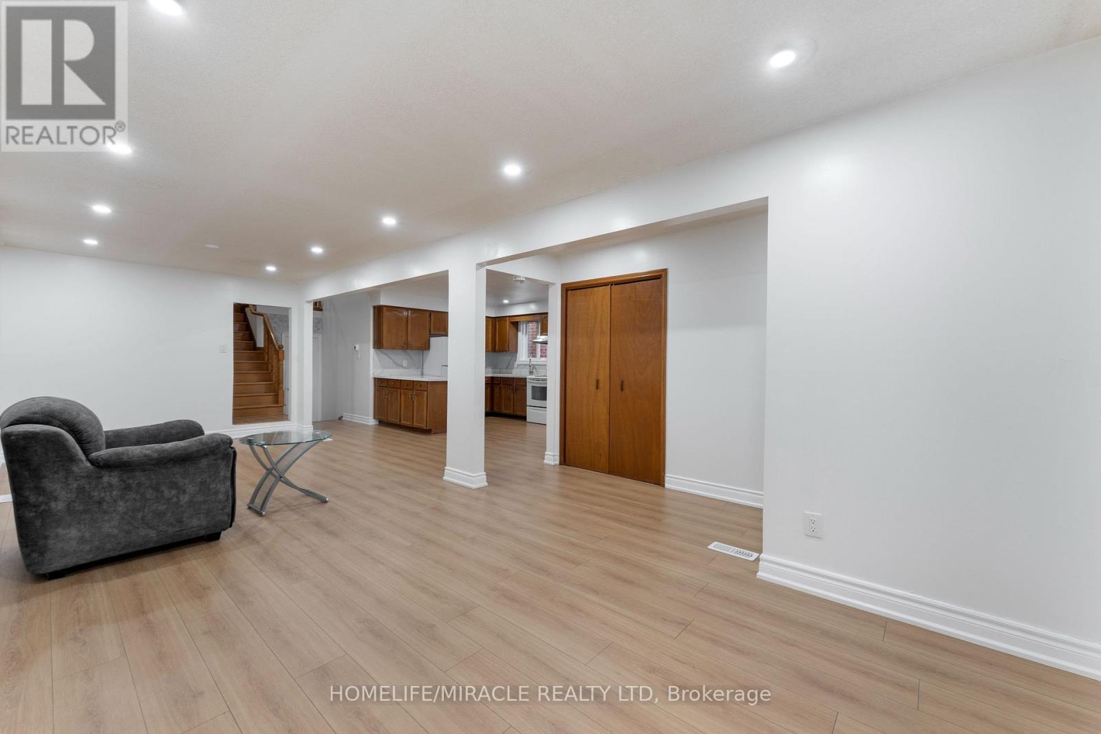 4 Greendowns Drive, Toronto, Ontario  M1M 2G7 - Photo 13 - E12500236