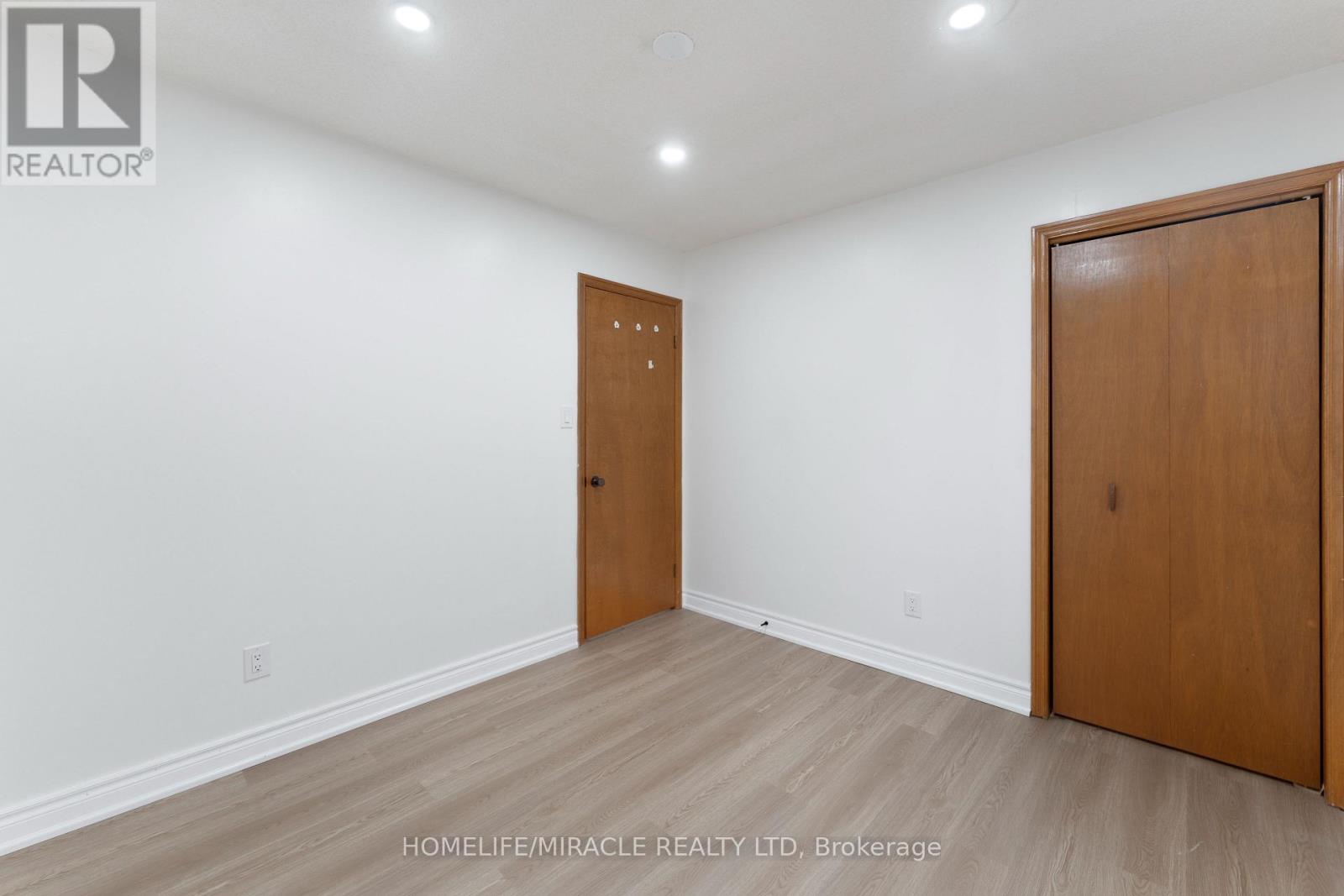 4 Greendowns Drive, Toronto, Ontario  M1M 2G7 - Photo 21 - E12500236