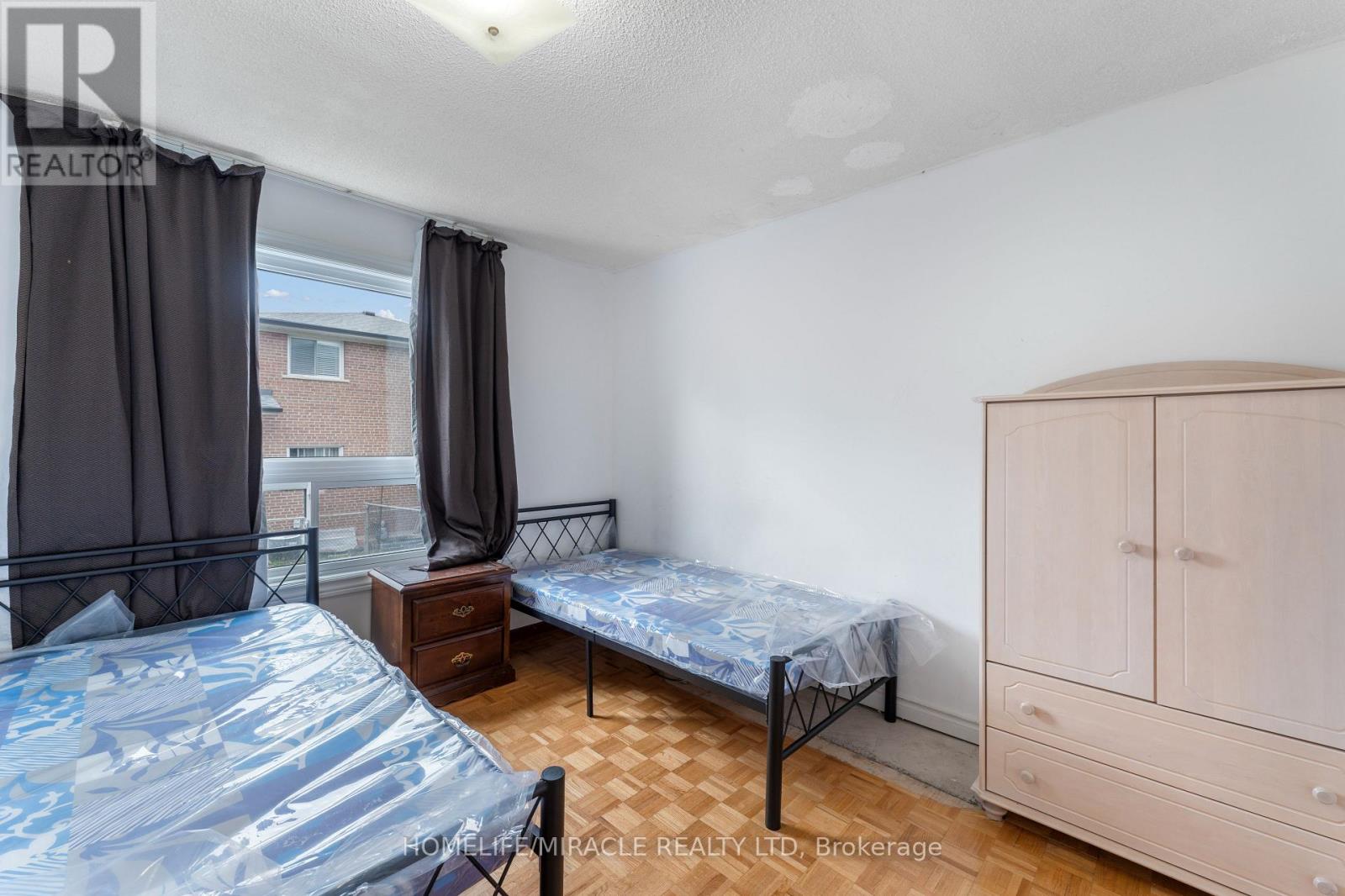 4 Greendowns Drive, Toronto, Ontario  M1M 2G7 - Photo 25 - E12500236