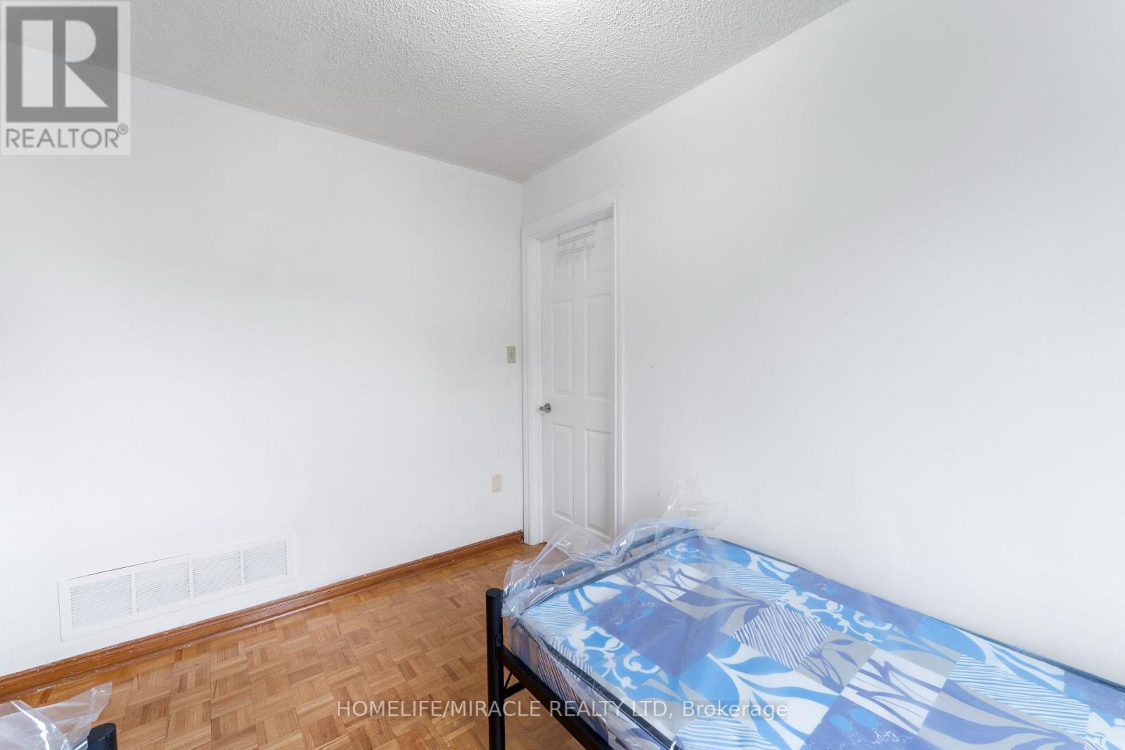 4 Greendowns Drive, Toronto, Ontario  M1M 2G7 - Photo 26 - E12500236