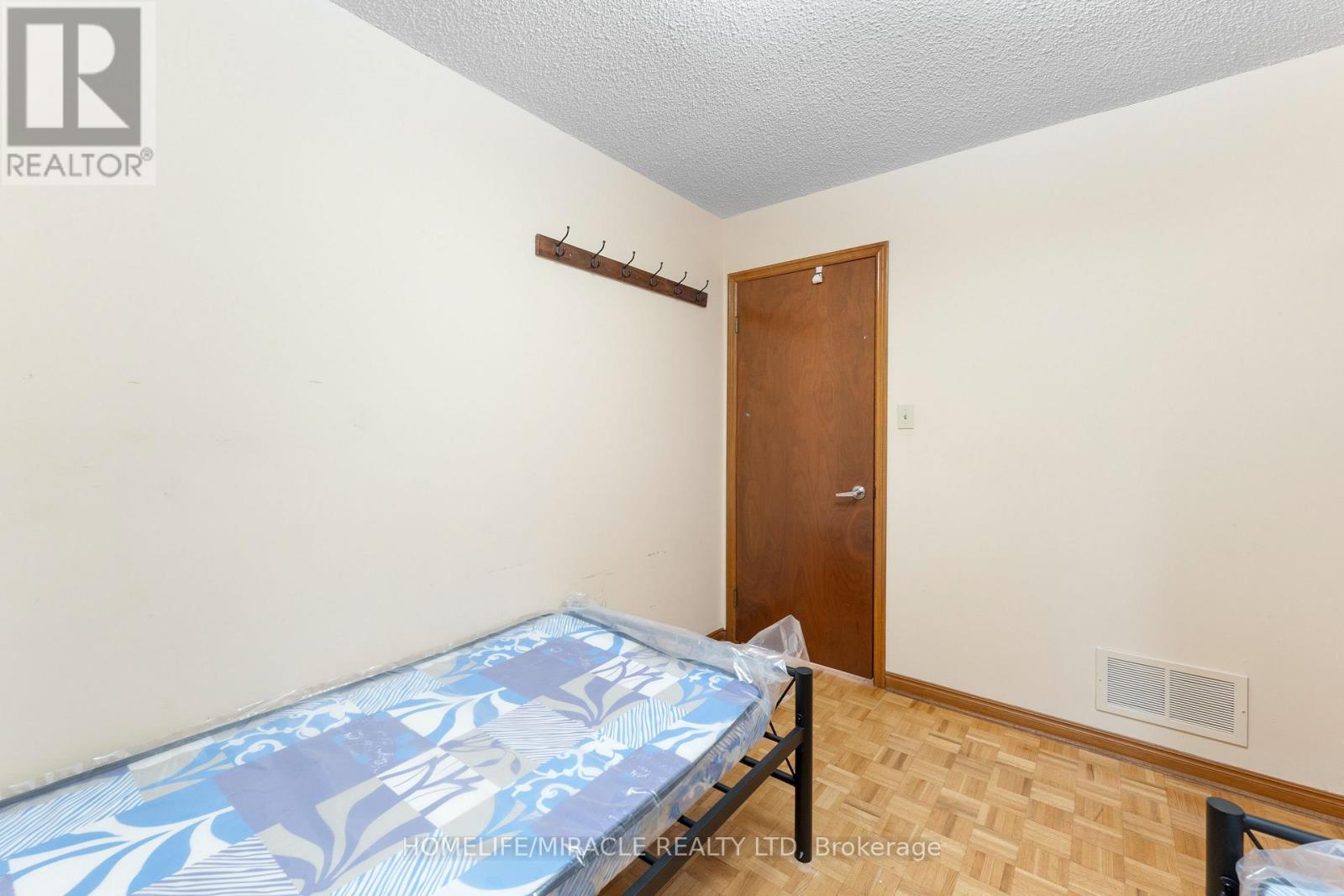 4 Greendowns Drive, Toronto, Ontario  M1M 2G7 - Photo 30 - E12500236