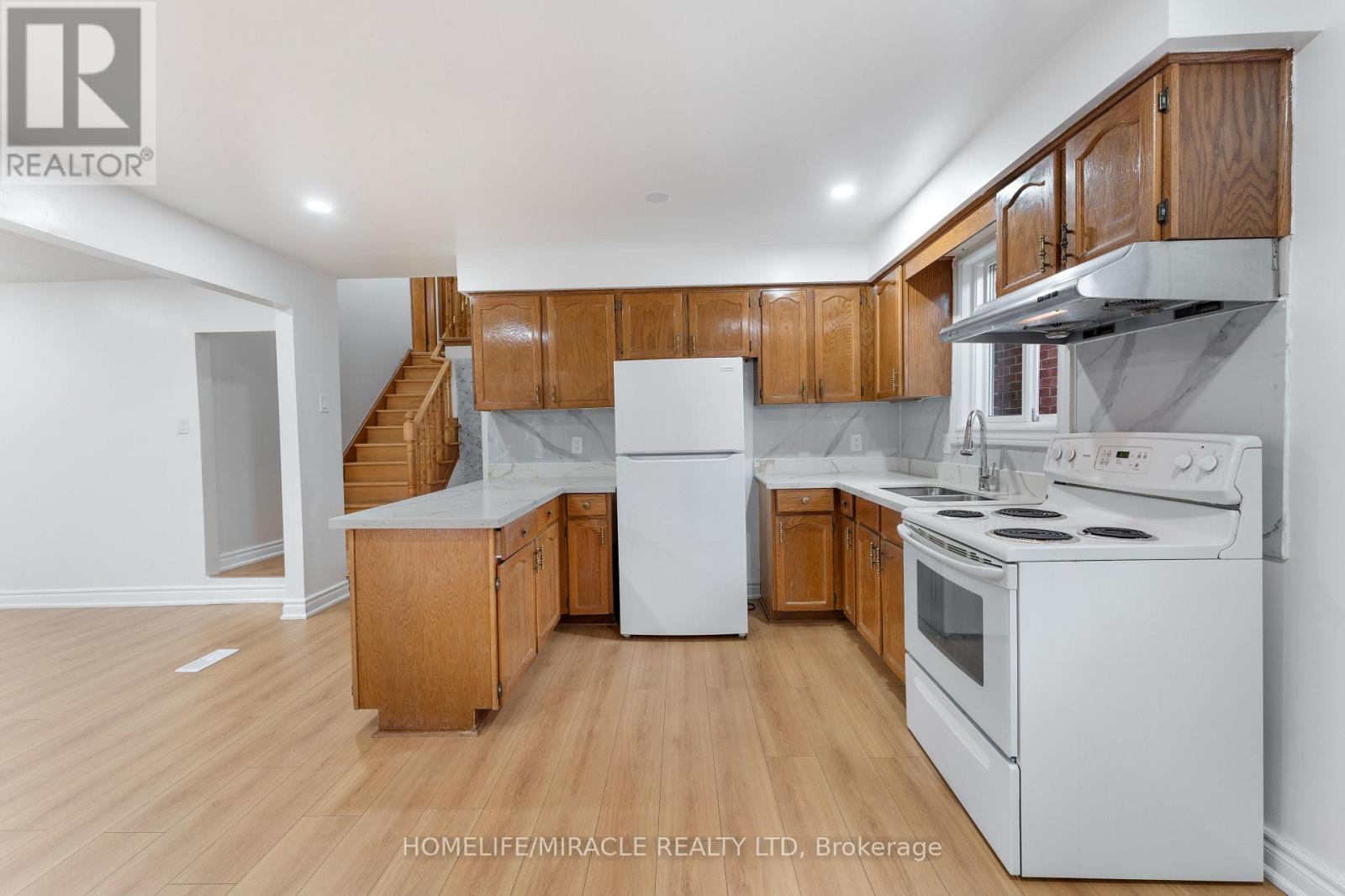 4 Greendowns Drive, Toronto, Ontario  M1M 2G7 - Photo 8 - E12500236