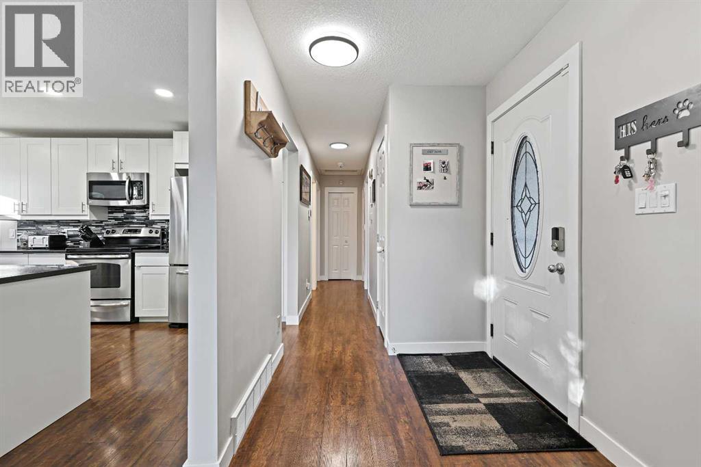 875 Midridge Drive Se, Calgary, Alberta  T2X 1H4 - Photo 9 - A2267478