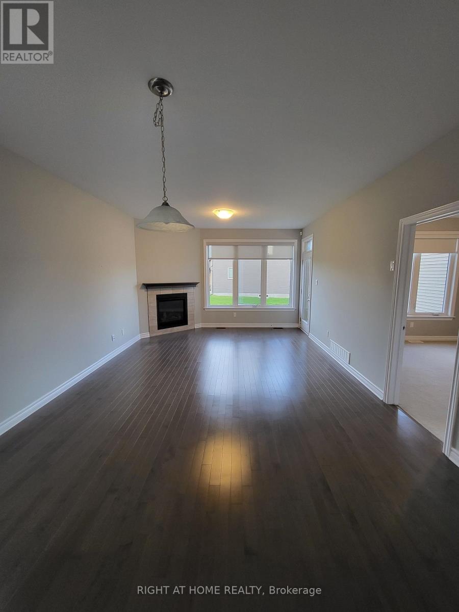 182 Boxcar Crescent, Russell, Ontario  K4R 0C4 - Photo 2 - X12500250