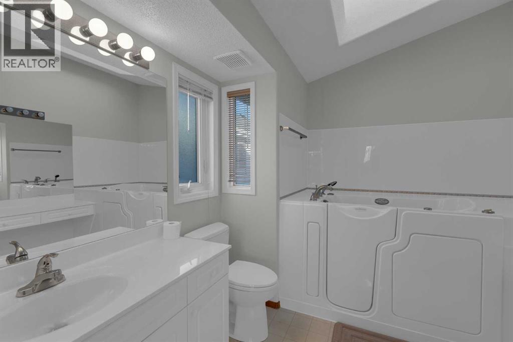 102 Edgebrook Heights Nw, Calgary, Alberta  T3A 5M5 - Photo 18 - A2264073
