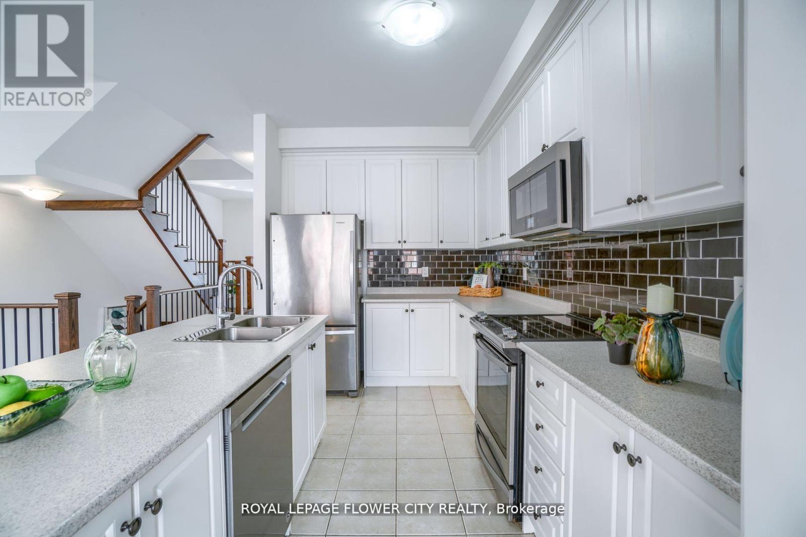 14 Faye Street, Brampton, Ontario  L6P 4M9 - Photo 4 - W12498234