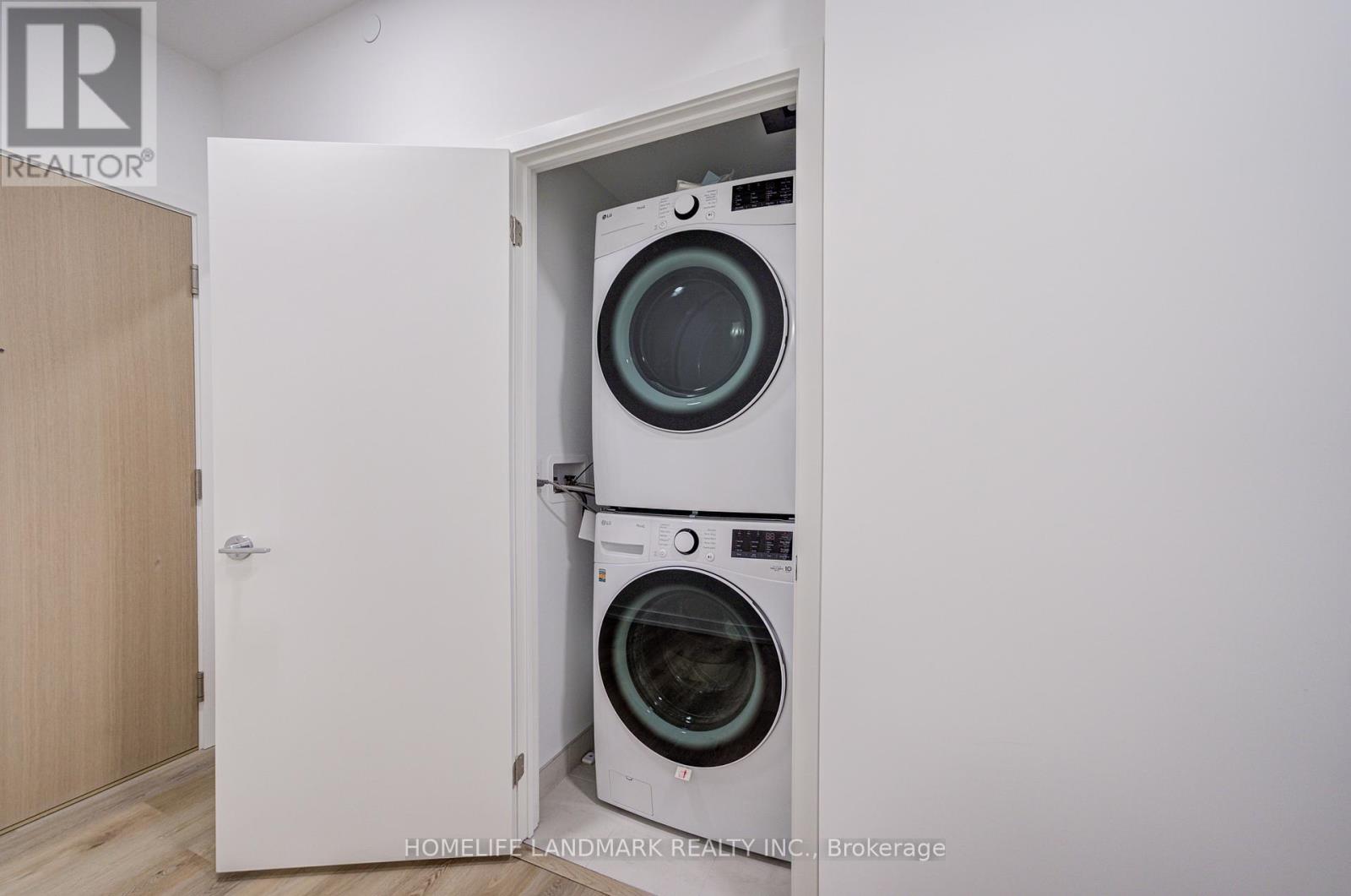 1208 - 395 Square One Drive, Mississauga, Ontario  L5B 0P6 - Photo 13 - W12498252