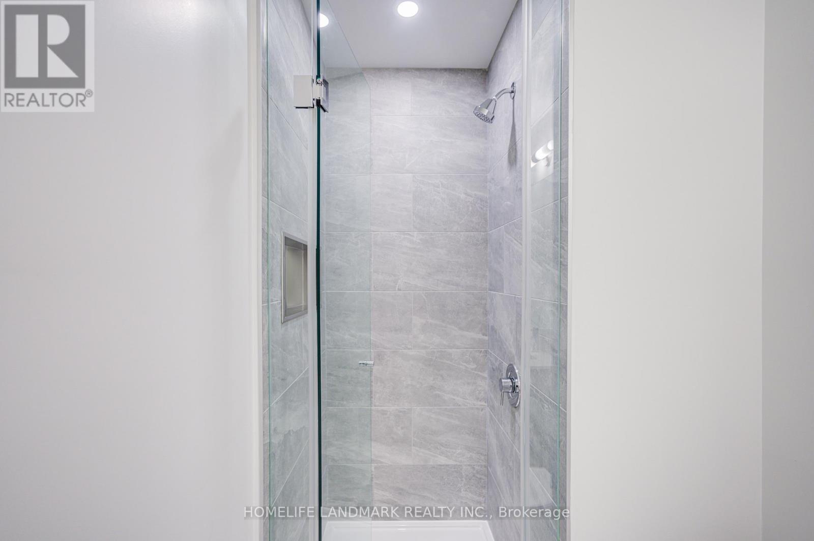 1208 - 395 Square One Drive, Mississauga, Ontario  L5B 0P6 - Photo 15 - W12498252