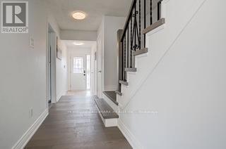 12 Dragoon Crescent, Toronto, Ontario  M1V 1N4 - Photo 2 - E12500272