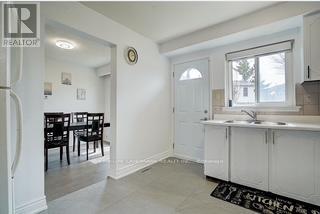 12 Dragoon Crescent, Toronto, Ontario  M1V 1N4 - Photo 5 - E12500272