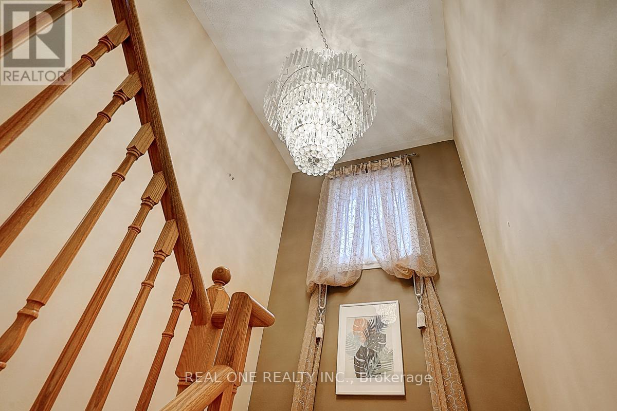 94 Barnwood Drive, Richmond Hill, Ontario  L4E 5A2 - Photo 19 - N12500270