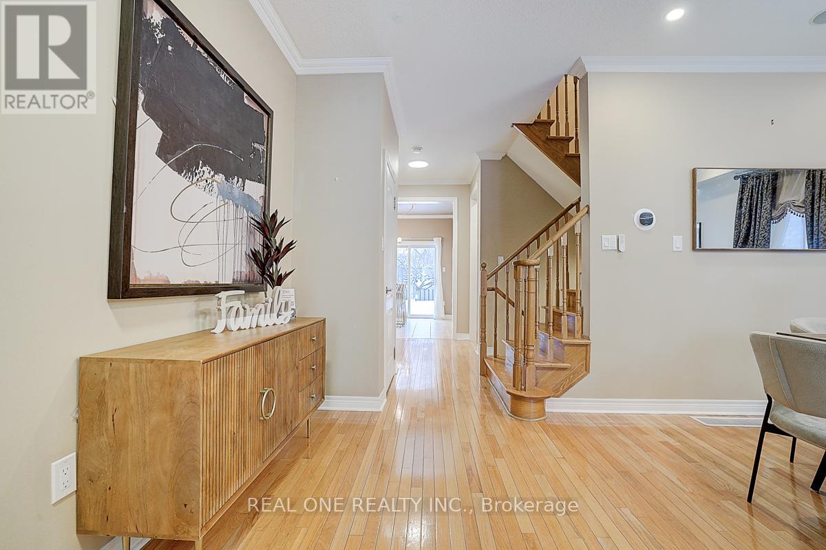 94 Barnwood Drive, Richmond Hill, Ontario  L4E 5A2 - Photo 3 - N12500270