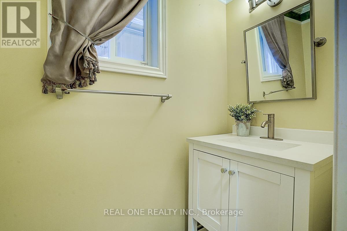 94 Barnwood Drive, Richmond Hill, Ontario  L4E 5A2 - Photo 34 - N12500270