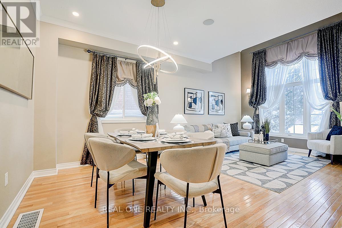 94 Barnwood Drive, Richmond Hill, Ontario  L4E 5A2 - Photo 4 - N12500270