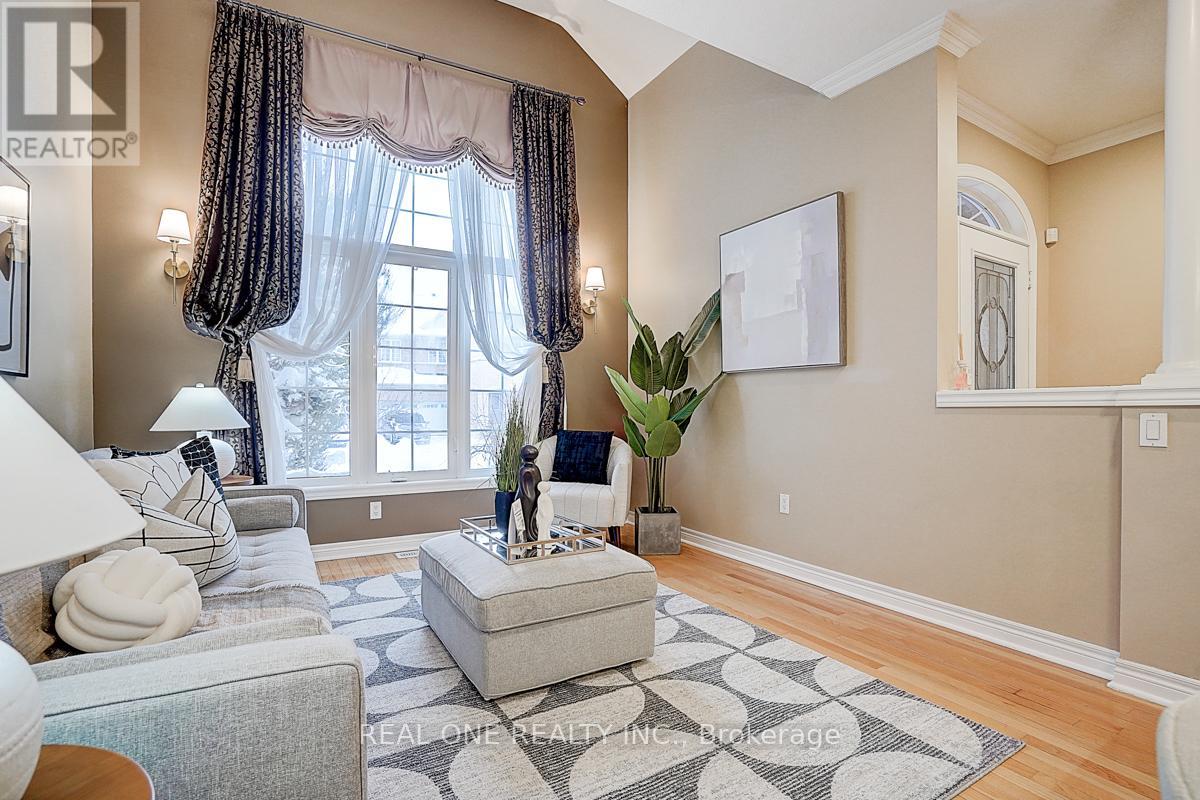 94 Barnwood Drive, Richmond Hill, Ontario  L4E 5A2 - Photo 7 - N12500270