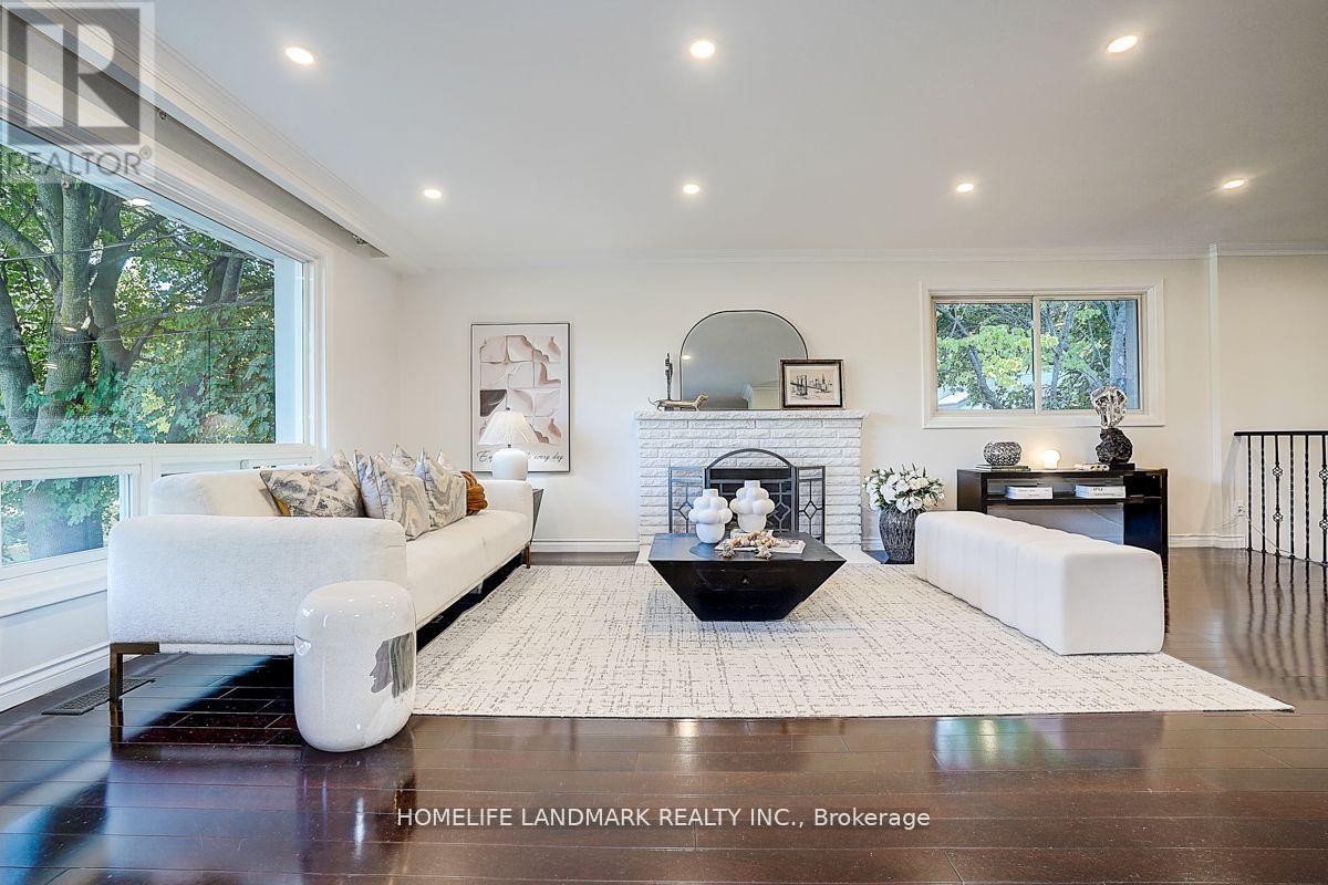 12 Paramount Road, Markham, Ontario  L3P 2V7 - Photo 5 - N12500284