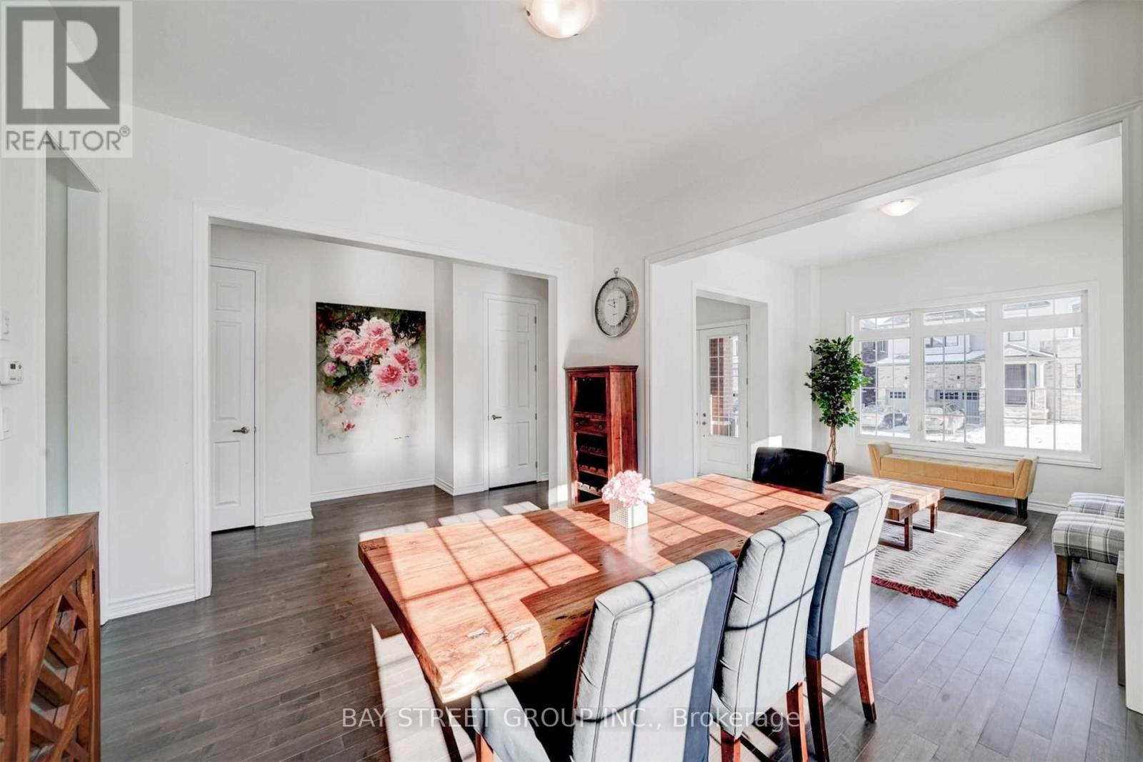 2 Valleo Street N, Georgina, Ontario  L4P 0J9 - Photo 10 - N12500290