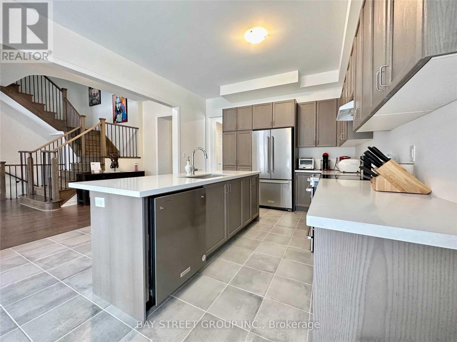 2 Valleo Street N, Georgina, Ontario  L4P 0J9 - Photo 14 - N12500290