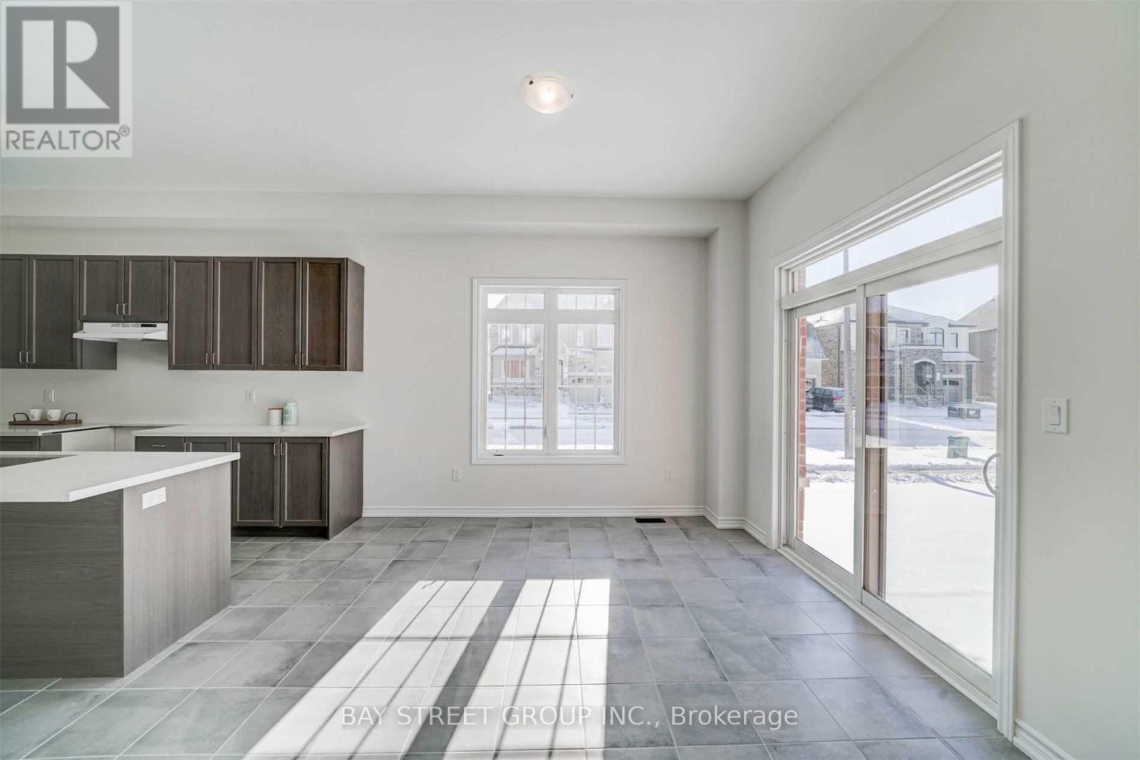 2 Valleo Street N, Georgina, Ontario  L4P 0J9 - Photo 16 - N12500290