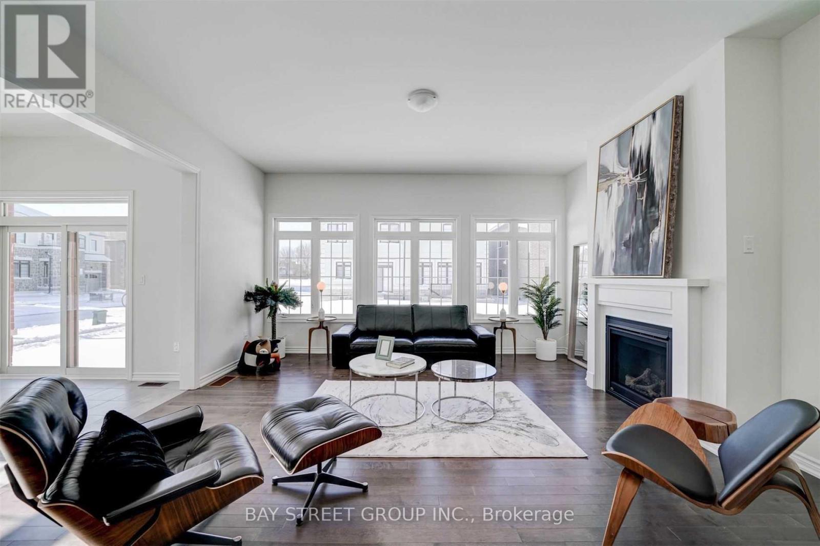 2 Valleo Street N, Georgina, Ontario  L4P 0J9 - Photo 18 - N12500290