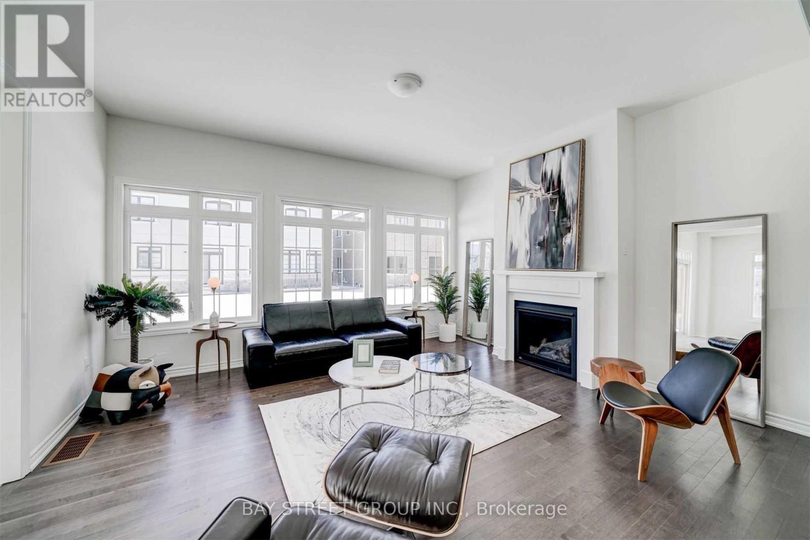 2 Valleo Street N, Georgina, Ontario  L4P 0J9 - Photo 19 - N12500290