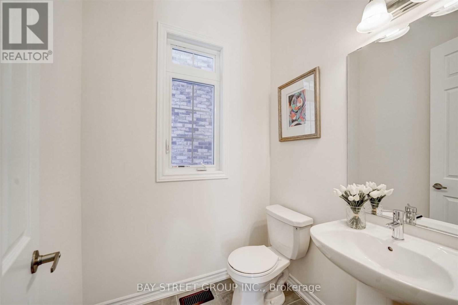 2 Valleo Street N, Georgina, Ontario  L4P 0J9 - Photo 22 - N12500290