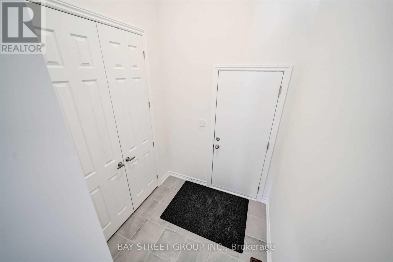 2 Valleo Street N, Georgina, Ontario  L4P 0J9 - Photo 23 - N12500290