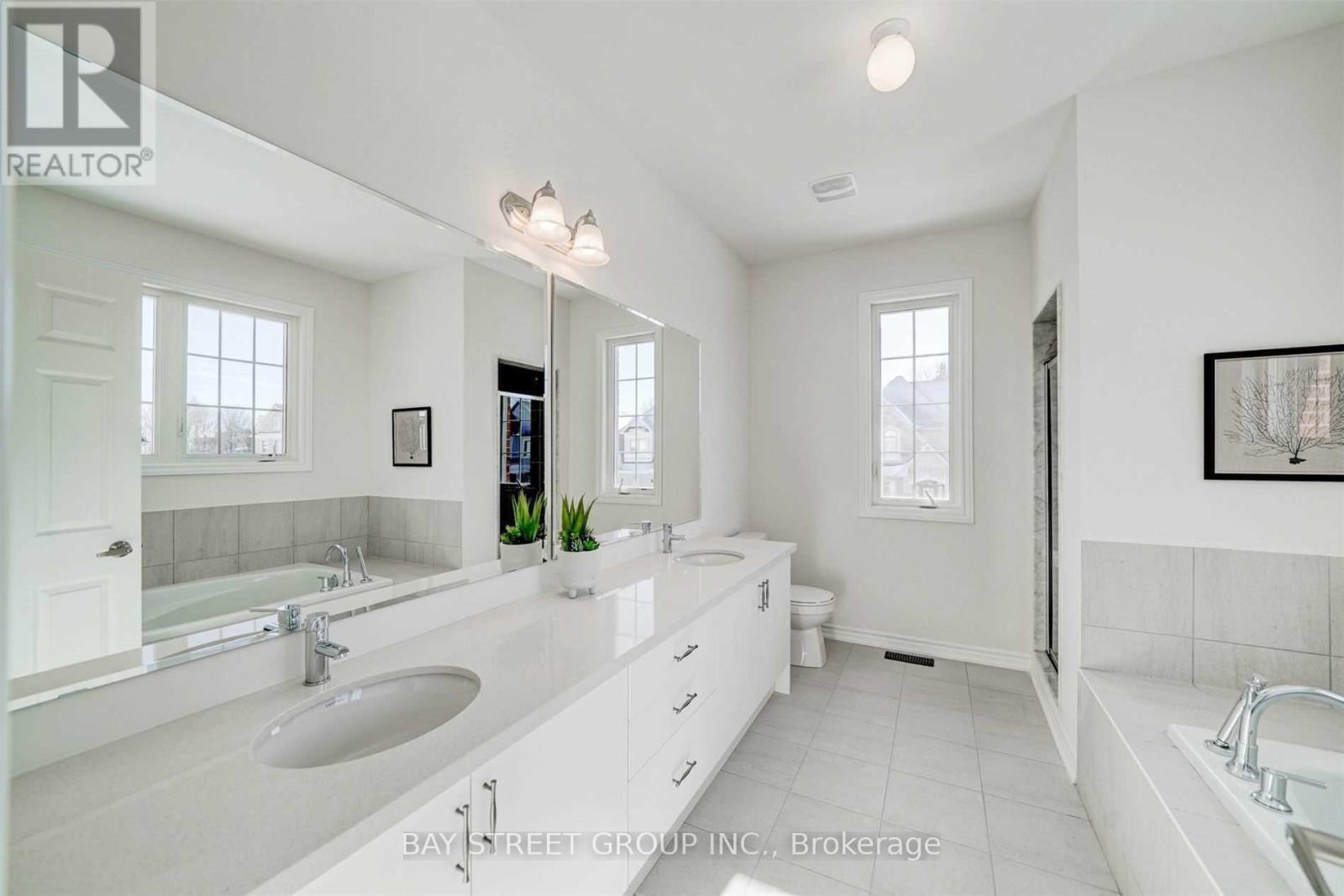 2 Valleo Street N, Georgina, Ontario  L4P 0J9 - Photo 28 - N12500290