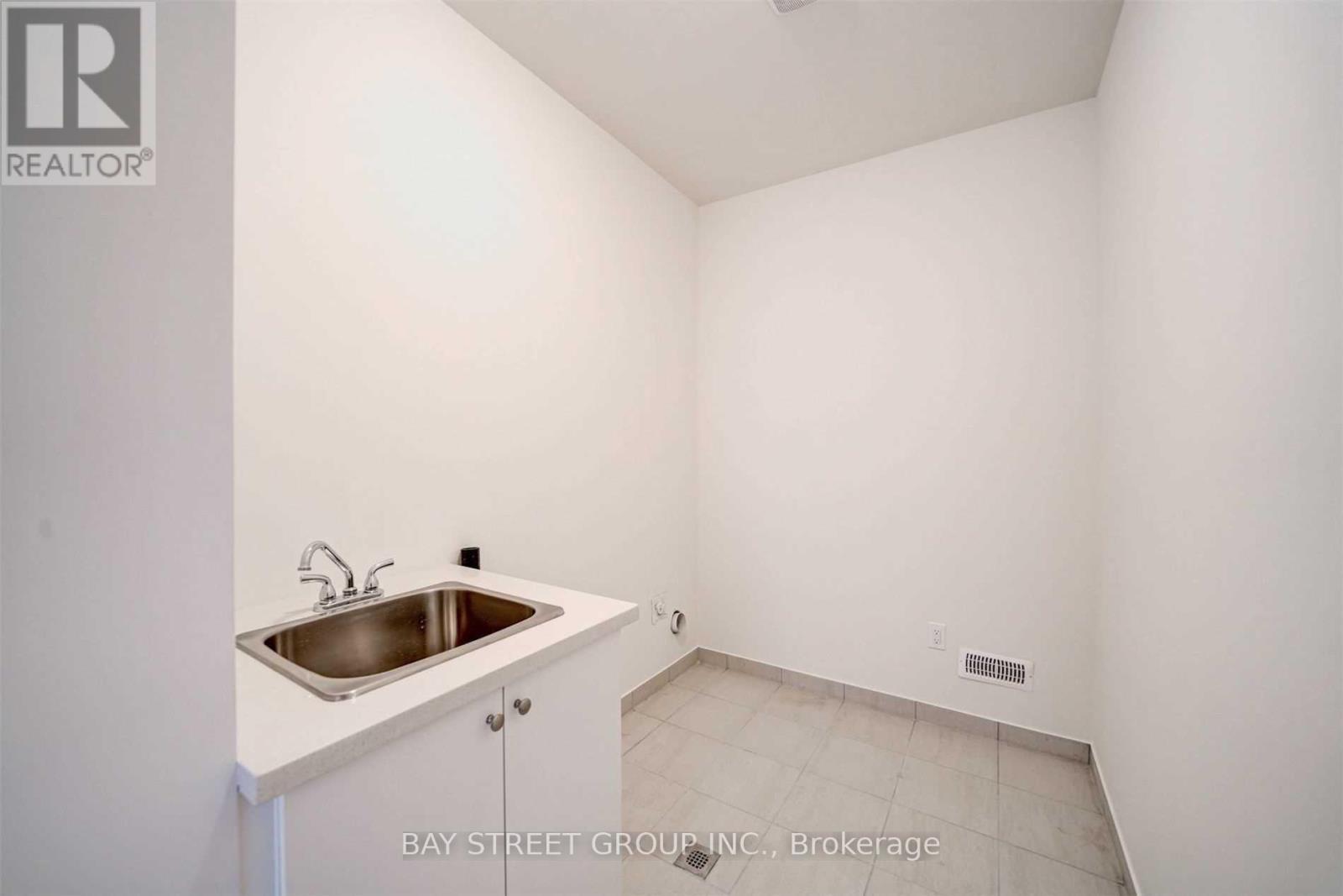 2 Valleo Street N, Georgina, Ontario  L4P 0J9 - Photo 38 - N12500290