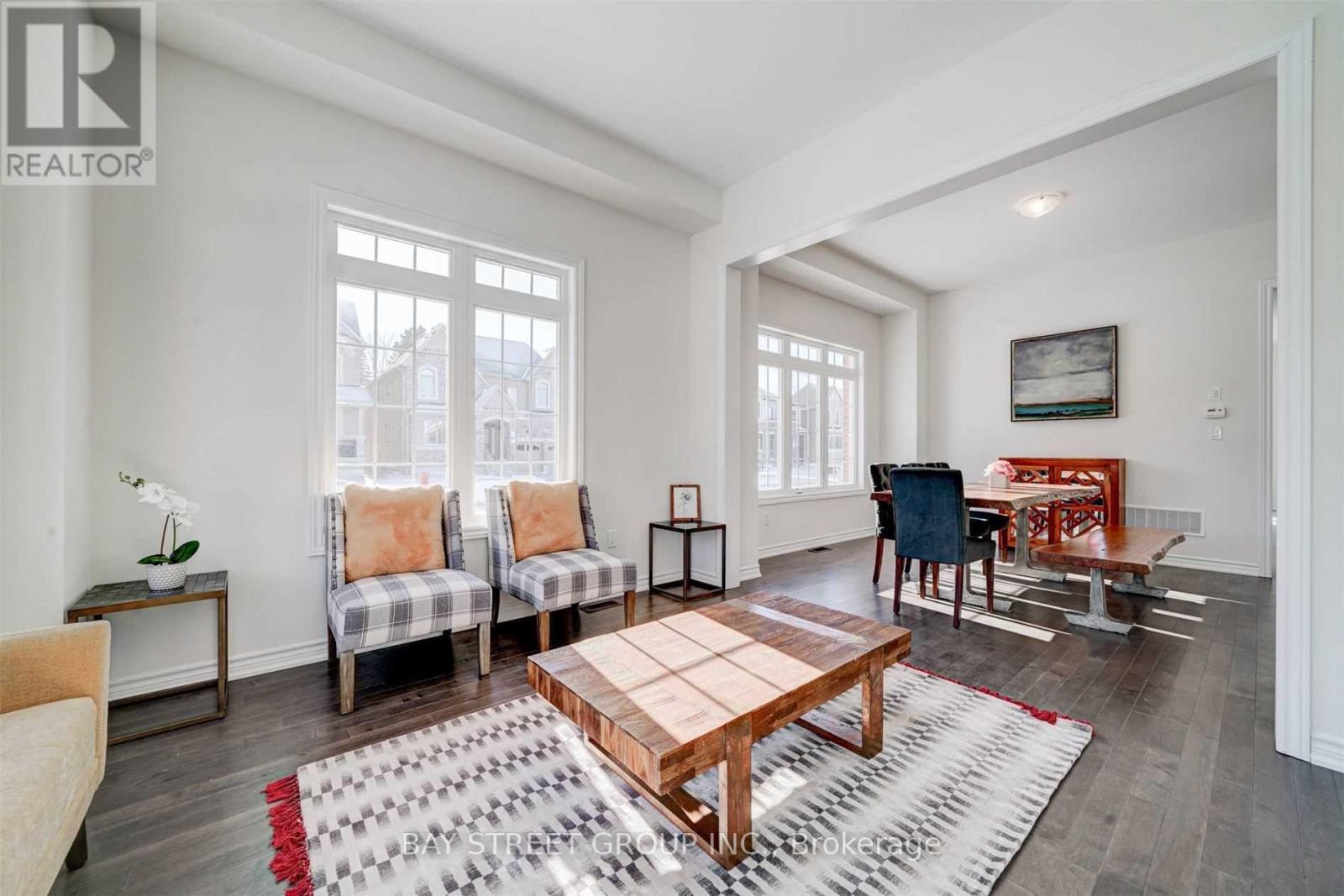 2 Valleo Street N, Georgina, Ontario  L4P 0J9 - Photo 5 - N12500290