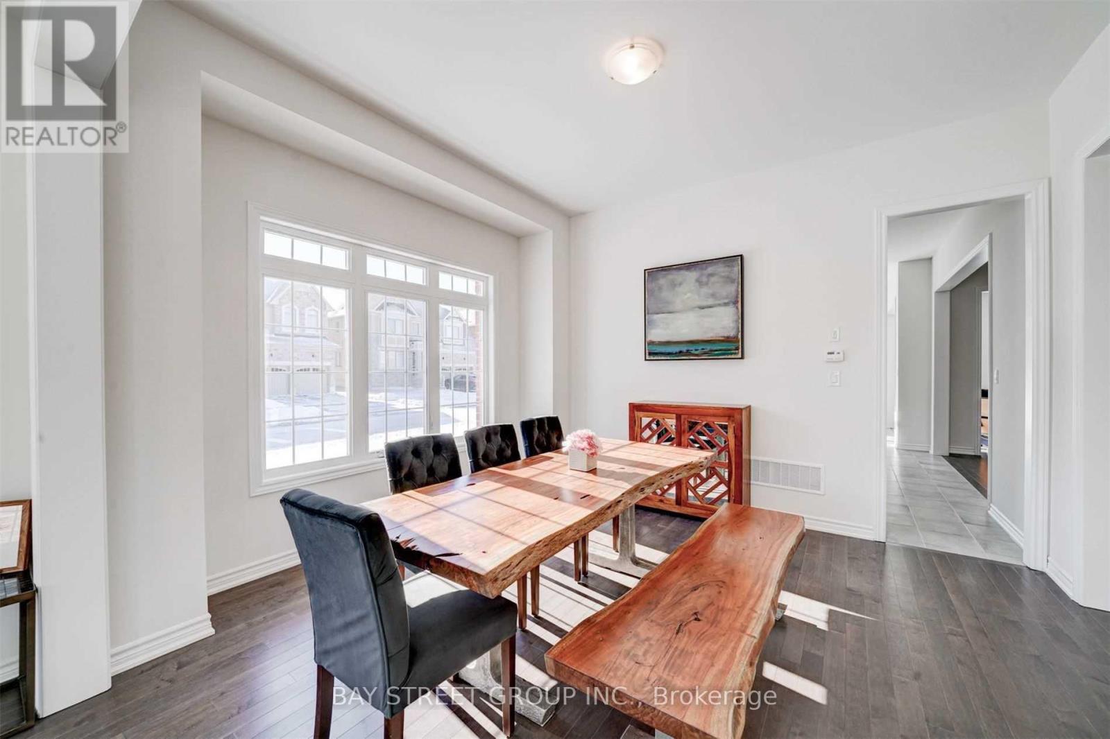 2 Valleo Street N, Georgina, Ontario  L4P 0J9 - Photo 7 - N12500290