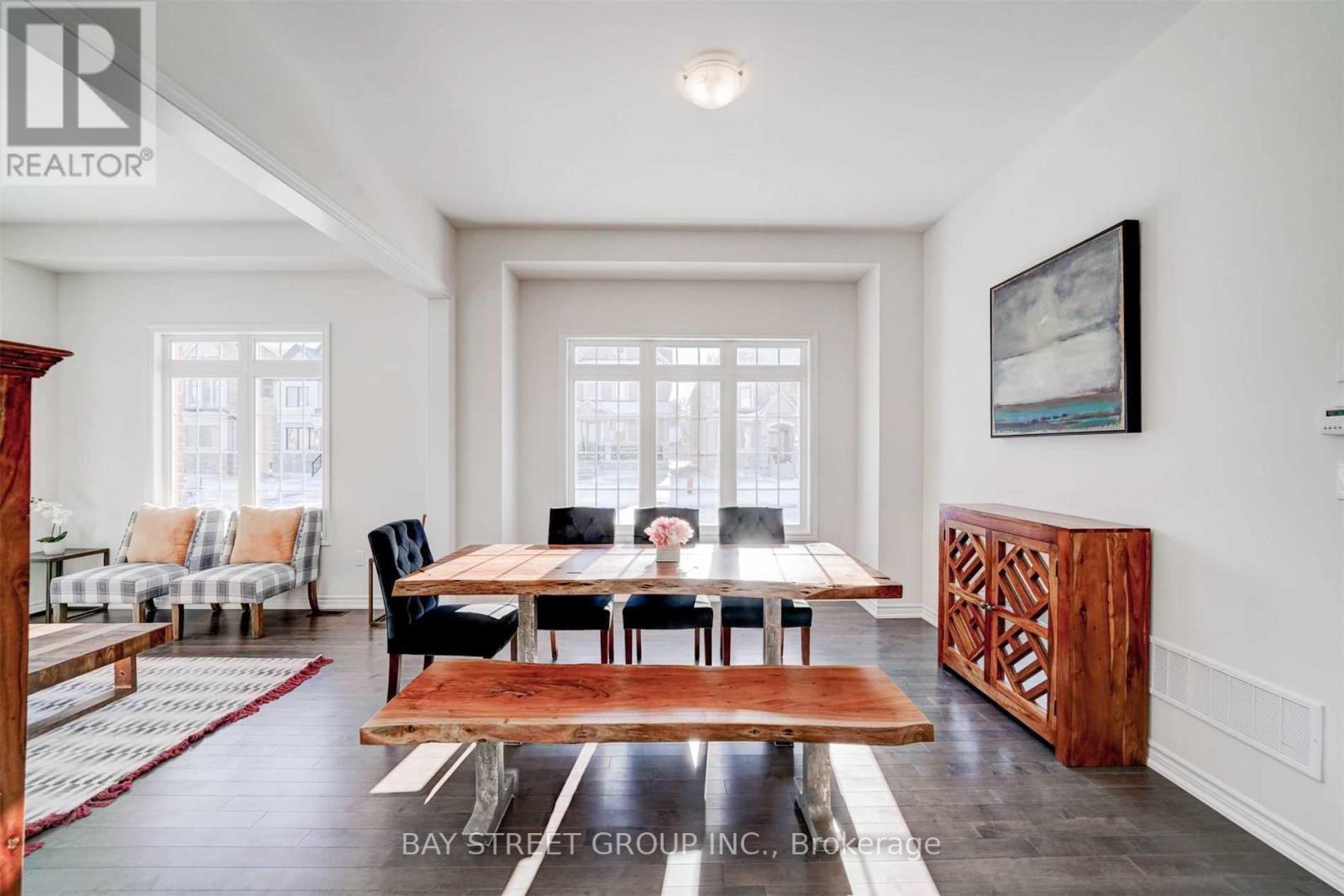 2 Valleo Street N, Georgina, Ontario  L4P 0J9 - Photo 8 - N12500290