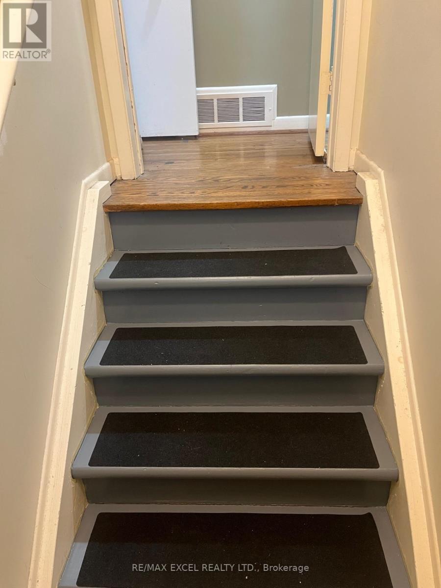 Main Fl - 241 Burnett Avenue W, Toronto, Ontario  M2N 1V9 - Photo 17 - C12500298