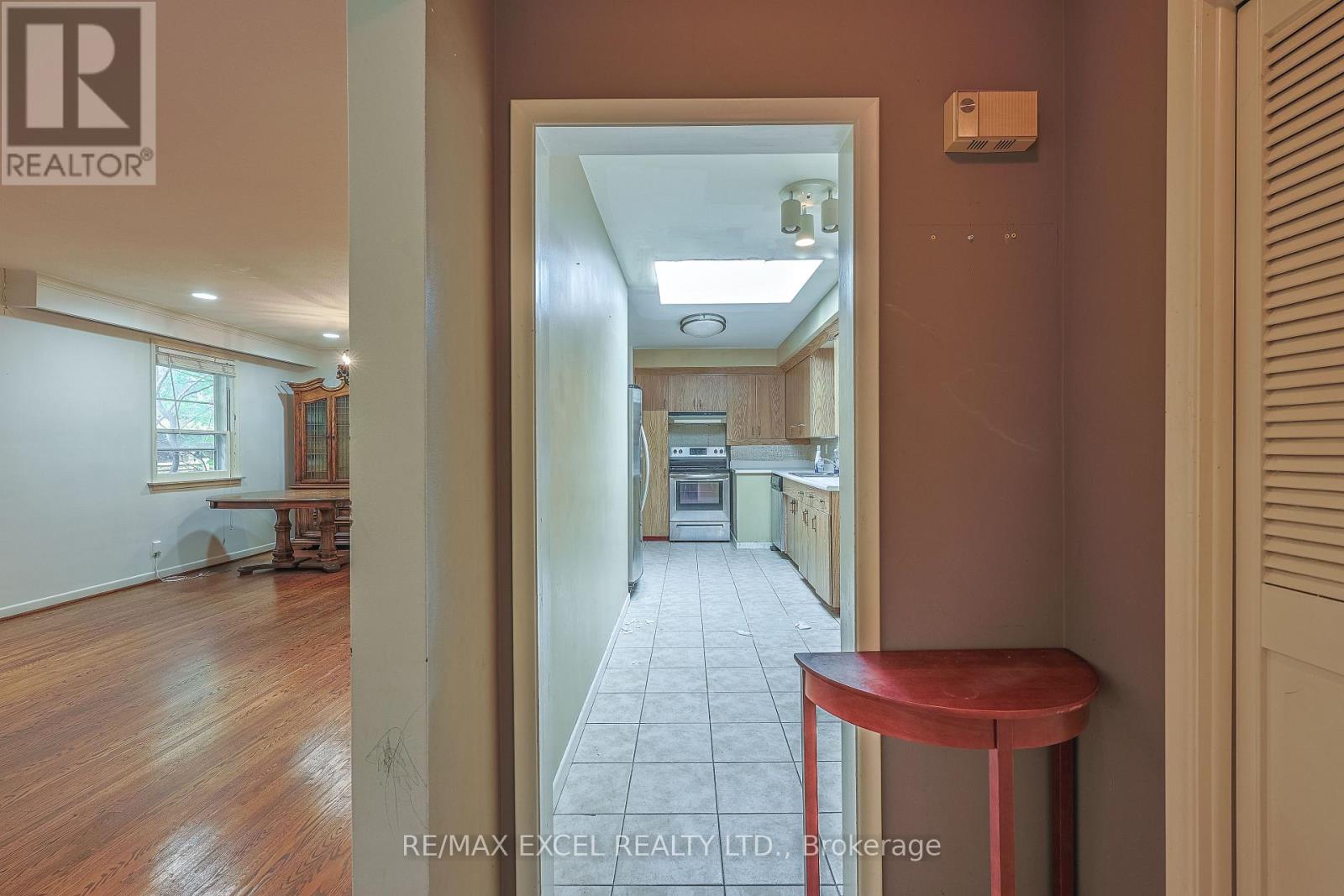 Main Fl - 241 Burnett Avenue W, Toronto, Ontario  M2N 1V9 - Photo 2 - C12500298